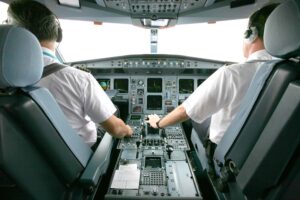 Pilotos de Iberia en la cabina de un Airbus A340 antes de la pandemia.q