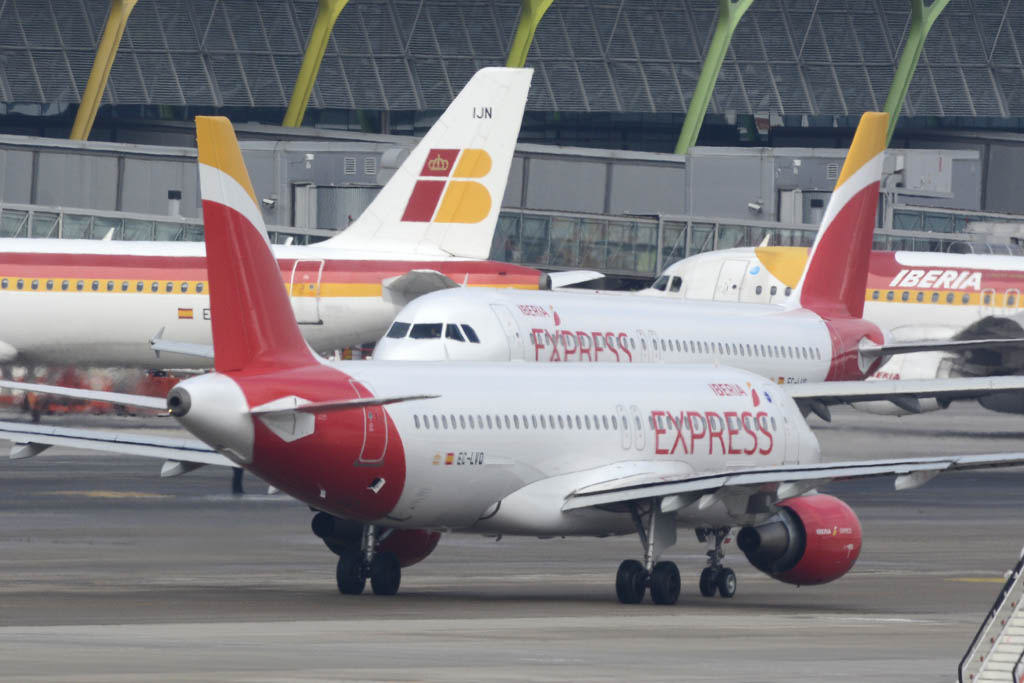 Aviones de Iberia e Iberia Express en Barajas