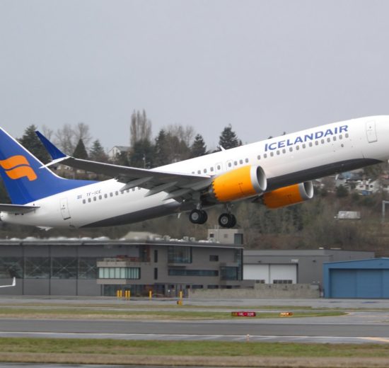 Icelandair ha llegado a un acuerdo con Boeing para canelar cuatro pedidos de B-737 MAX y retrasar la entrega de otros dos como parte de su reestructuración.