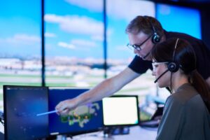 Formación de controladores en un simulador de torre de control.