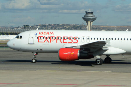 Tiempos revueltos para Iberia Express tras la denuncia del sindicato de pilotos UPPA.