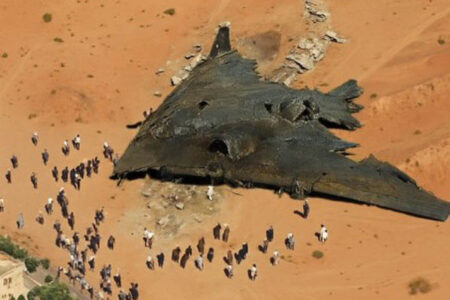 Desde Irán y simpatizantes han publicado en redes sociales varias imágenes muy burdas diciendo que derribaron uno de los B-2 atacantes.