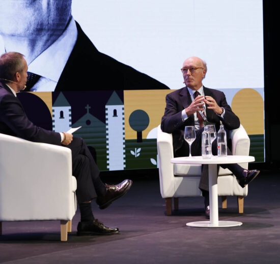 Javier Marín durante su intervenciòn y contestación a Ryanair en la V Convención de Turespaña.