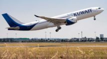 Despegue en Toulouse del primer Airbus A330-800 para Kuwait Airways.