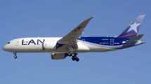 El Boeing 787-8 CC-BBD, ya con los nuevos colores de LATAM ha sido el primero en ser enviado a reparaciones urgentes.
