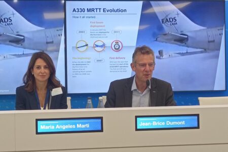 Martí y Dumont durante el anuncio del lanzamiento del A330 MRTT+.