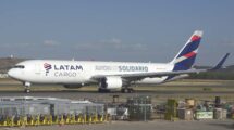 Boeing 767F de Latam Cargo en el aeropuerto de Madrid Barajas.