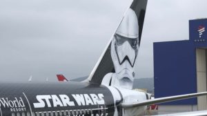 Imagen del stormtrooper de Star Wars en el Boeing 777 de LAtam.