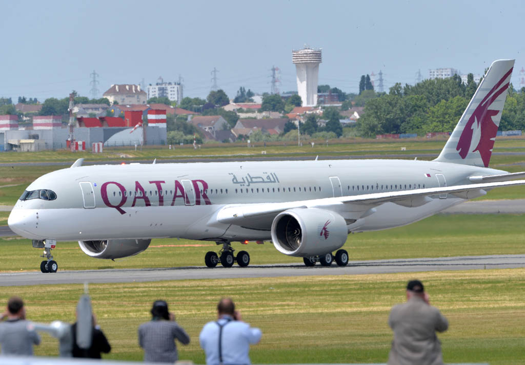 Llegada a Le Bourget del A350 de Qatar Airways.