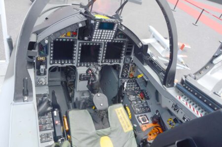 Cockpit del Leoanrdo M-346.