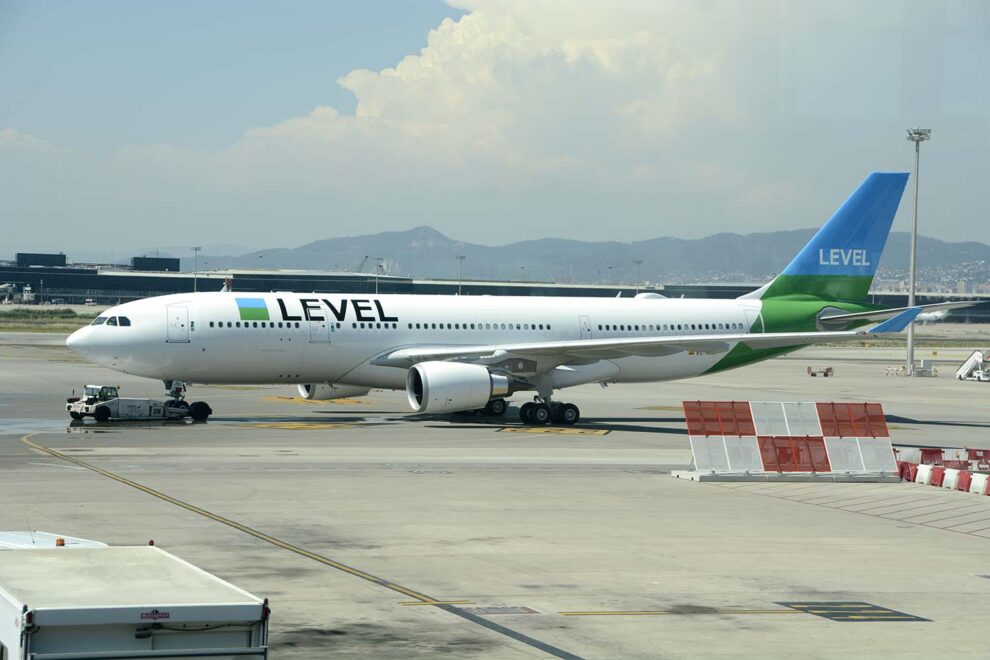 Airbus A330 de Level en el aeropuerto de Barcelona El Prat.