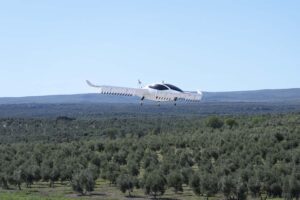 El demostrador de Lilium en uno de sus primeros vuelos en el Centro de Ensayos en Vuelo Atlas de Villacarrillo.
