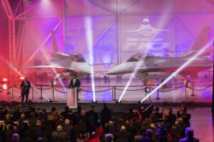 Ceremonia de entrega de los dos primeros Lockheed Martn F-16 a Eslovaquia.