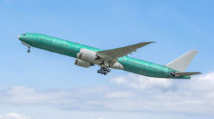 Despegue de Paine Field del primer Boeing 777-9 de Lufthansa en su primer vuelo.