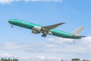Despegue de Paine Field del primer Boeing 777-9 de Lufthansa en su primer vuelo.