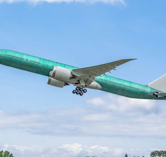 Despegue de Paine Field del primer Boeing 777-9 de Lufthansa en su primer vuelo.