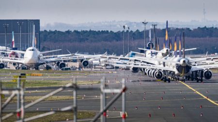 Aviones de Lufthansa parados por la cancelación de vuelos.