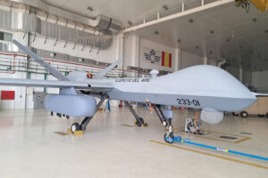 El primero de los cuatro MQ-9 del Ala 23 con el pod SOAR.