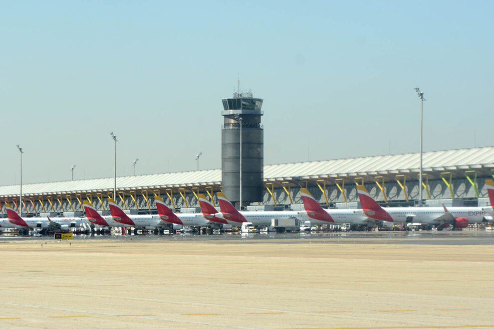 Aena cree que el tráfico aéreo español crecerá casi un 3 por ciento hasta el final de 2026.