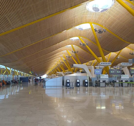 Aena ingresa más de 5.200 millones de euros y gana 1.775 en 9 meses de 2026.