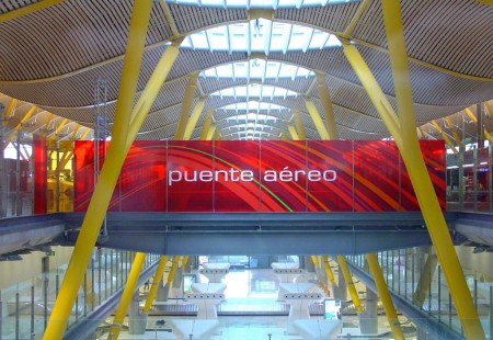 Los vuelos de Puente Aéreo sin reserva seguirán usando las instalaciones exclusivas del servicio en Madrid y Barcelona, los vuelos con reserva las normales de facturación.