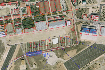 El cuadro blanco marca la futura ubicación del nuevo hangar.