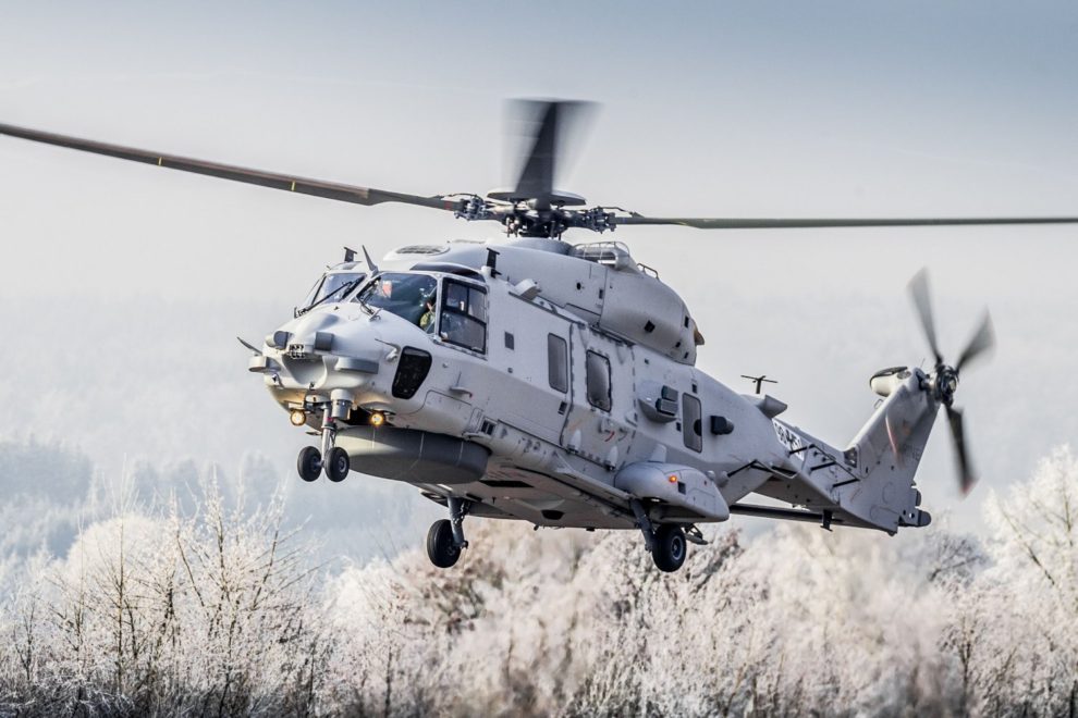 El rpimer NH90 Sea Lion de la MArina alemana en sus pruebas previas a su entrega.