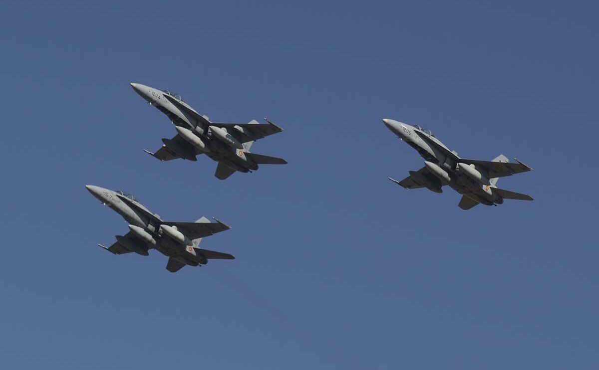 Regreso a Torrejjón de tres de los F/A-18 que han participado en el desfile,
