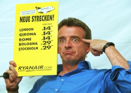 Michael O'leary, poco después de su llegada a Rynair, anunciando vuelos desde Alemania a Gerona.