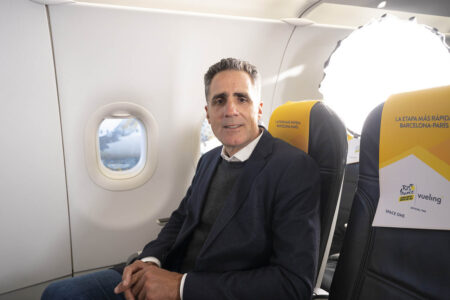 Miguel Indurain a bordo del A320 de Vueling dedicado a, Tour de Francia.
