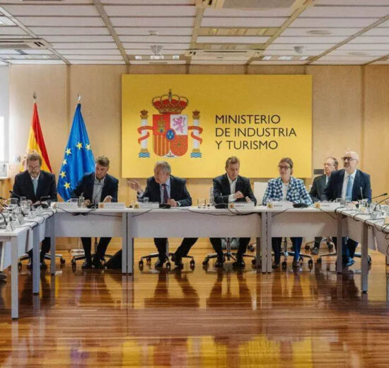 Reunión entre Airbus y los sindicatos instigada por el ministro de Industria.