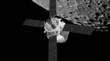 Ilustración que muestra la nave Orion con el módulo de servico, en órnita lunar.