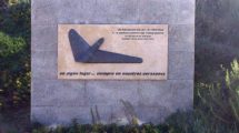 Monumento en el aeropuerto de Madrid Barajas a las víctimas y supervivientes del accidente del vuelo de Spanair JKK5022.