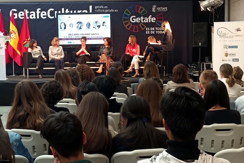 Jornada Mujer y Aeronáutica 2024 celebrada en el Espacio mercado de Getafe y el patrocinio de GISA.