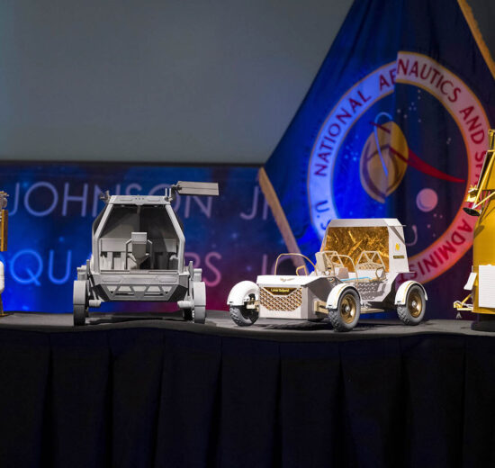 Modelos de los dos alunizadores y los dos rover para las primeras misiones a la Luna.