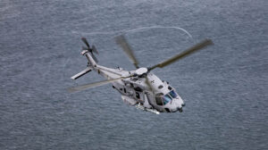 El primer NH90 Sea Tiger durante sus vuelos de prueba.