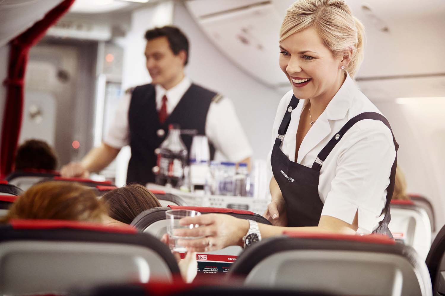 Регистрация на рейс норд. Norwegian Airlines Cabin Crew. Стюарды Норвегиан Эйрлайнс. Норвежские стюардессы. Norwegian стюардессы.