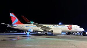 El primer Airbus A220 de Smartwings, con los colores de CSA Czech Airlines.