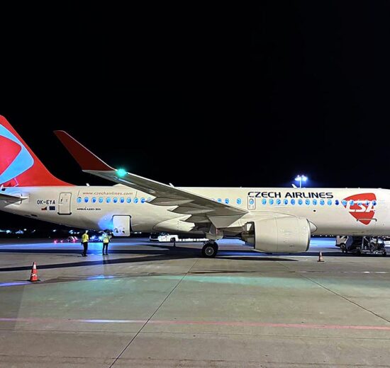 El primer Airbus A220 de Smartwings, con los colores de CSA Czech Airlines.