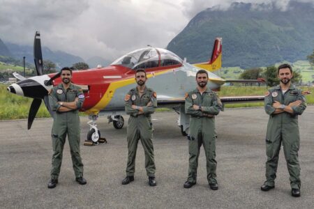Los primeros cuatro de los ocho pilotos que se han formado en Suiza.