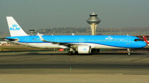 Tras haberlo usado en invierno en sus rutas a Madrid, el Airbus A321neo de KLM debutará este verano en Barcelona.