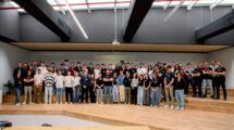 Directivos de PLD Space junto a algunos de los jóvenes contratados tras la primera edición de AdAdstra.