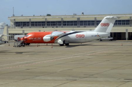 BAe 146 de Panair en el aeropuerto de Sevilla.
