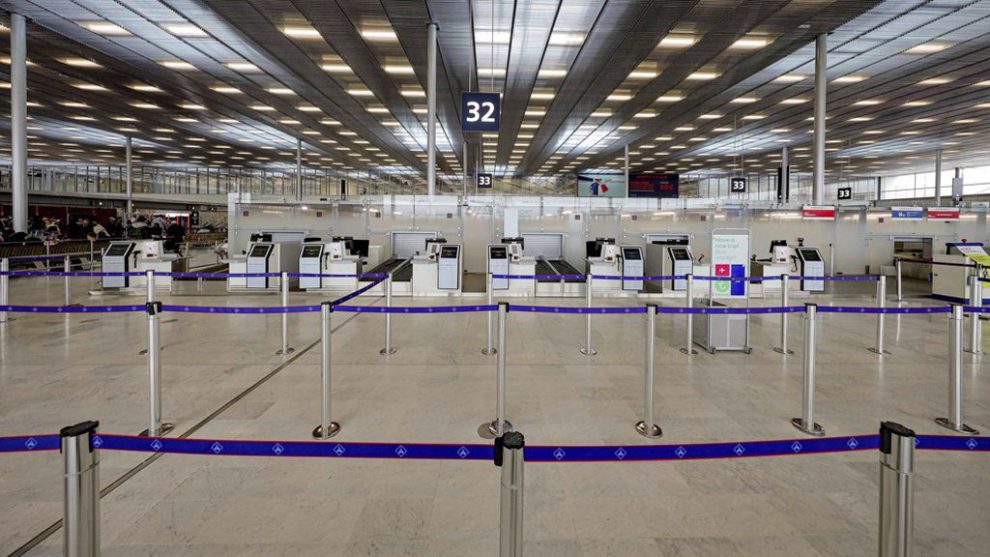 La nueva terminal 3 de Orly vacía.