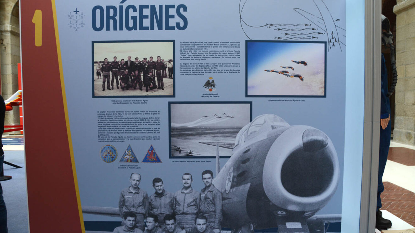 Panel dedicado al origen de la Patrulla Águila.