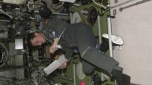 El astronauta español Pedro Duque a bordo de la ISS.