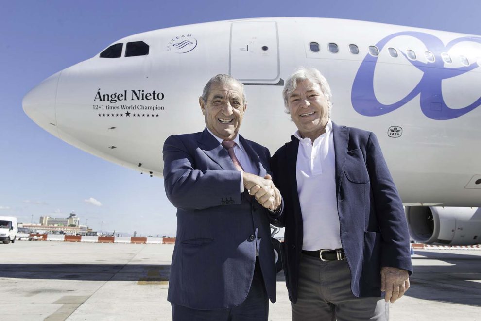 Juan José "Pepe" Hidalgo y Ángel Nieto en junio de 2015 con motivo del bautizo del Airbus A330 EC-JQG con el nombre del deportista.