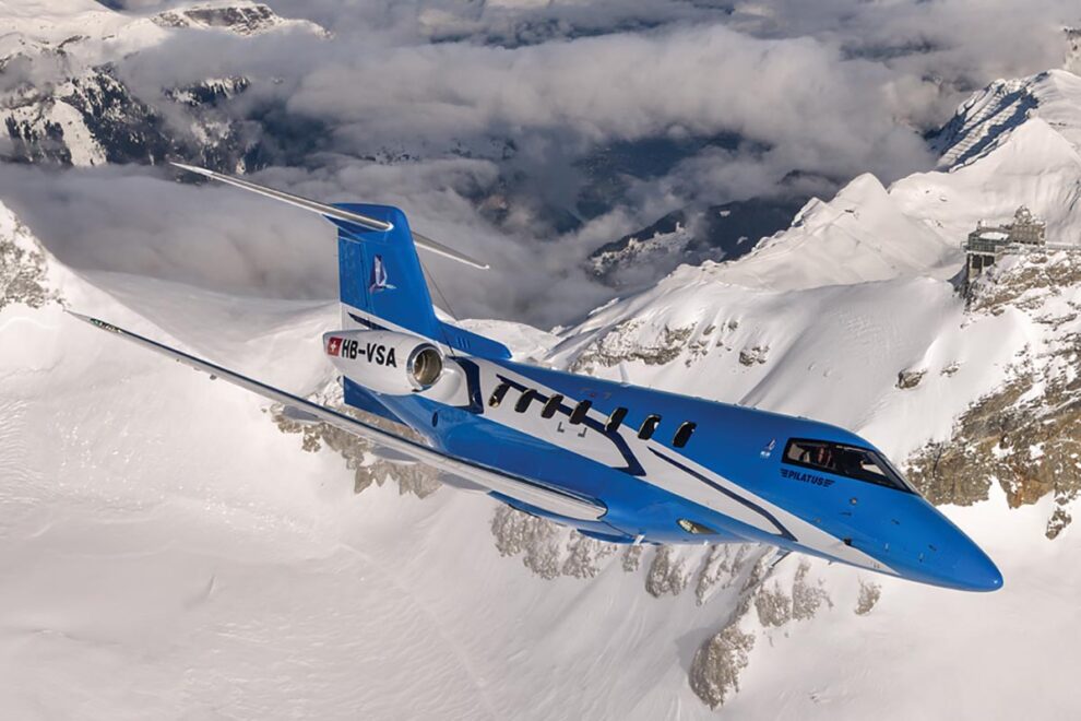 Pilatus PC-24 sobre los Alpes.