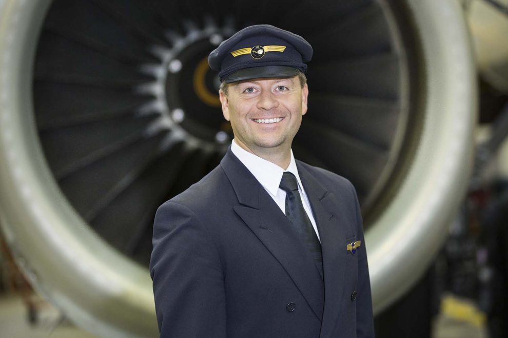 Los pilotos de Lufthansa accedieron a una serie de recortes salariales y de empleo temporales para eviatr despdos, pero ello no ha evitado que no haya nuevas contrataciones.