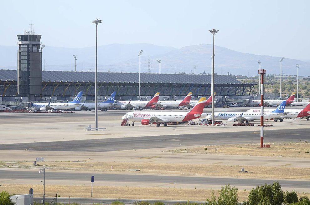 Aviones en la plataforma de estacionamieno de la T4 en Madrid Barajas.Q